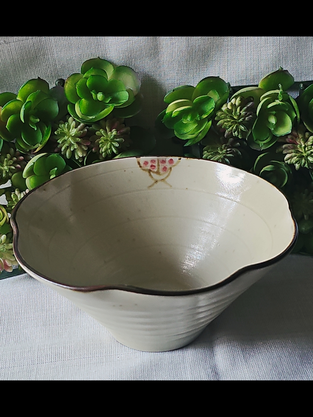 Style Eyes Asian Collection Cream Ceramic Scalloped Bowl  Dining Serveware